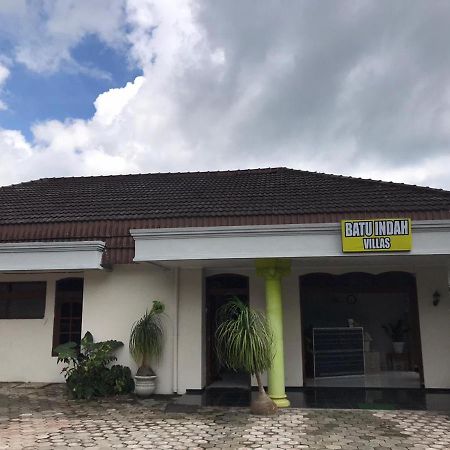 Villa & Guest House Batu Indah Экстерьер фото